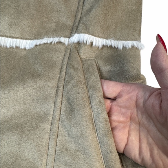 Quinn Tan Faux Suede Vest With Ivory Shearling, Lining Size M - Picture 12 of 13